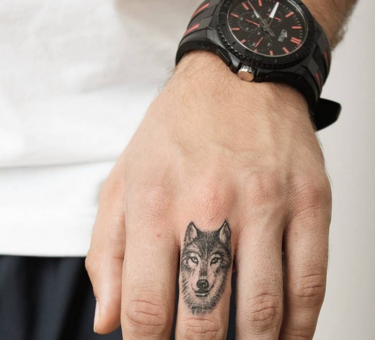 Rankų tatuiruotės piršto tatuiruotės idėja mažos rankos tatuiruotė
