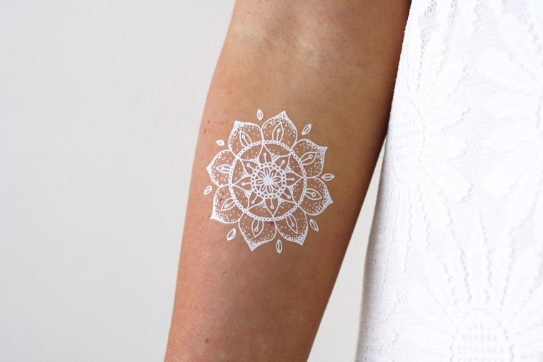 laikina mandala tatuiruotė