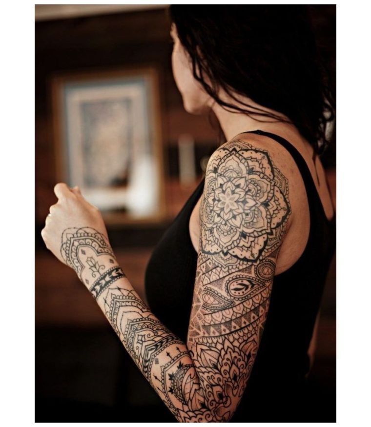 nő váll tetoválás