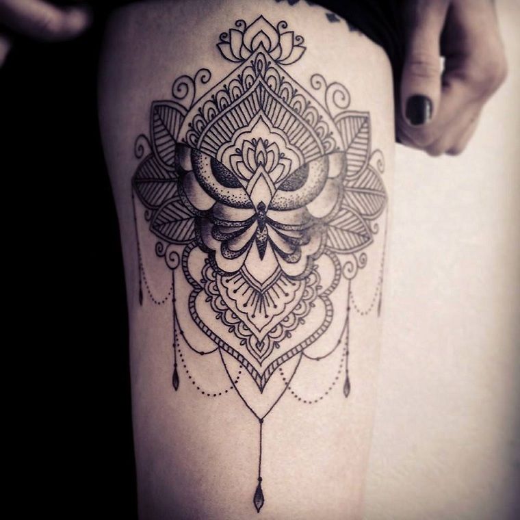 mandala spirituale donna tatuaggio