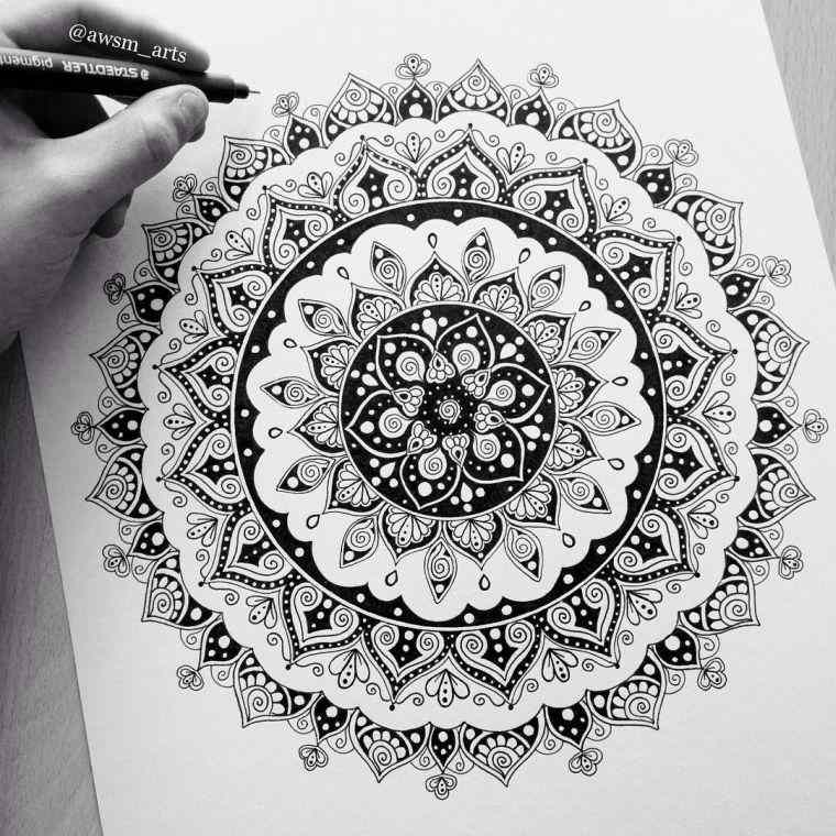 idee per tatuaggi con mandala