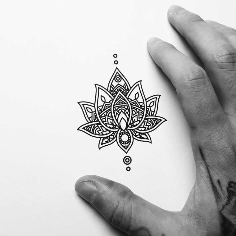 esempio di disegno mandala per tatuaggi