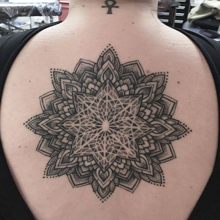 mandala tatuiruotės dizainas