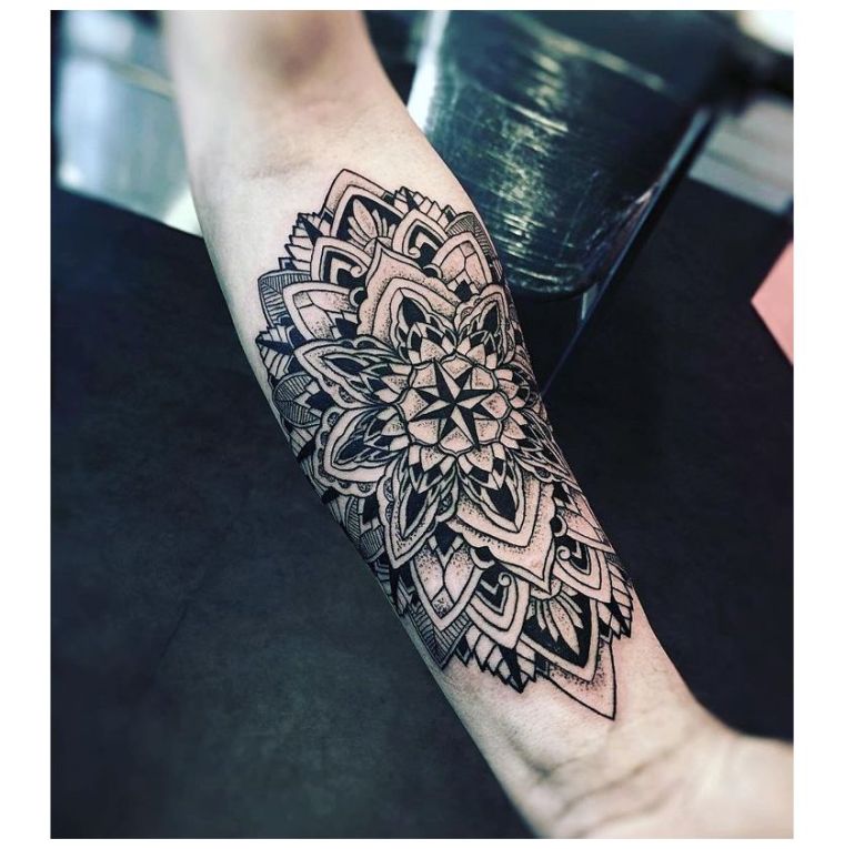 tatuaggio mandala per le donne