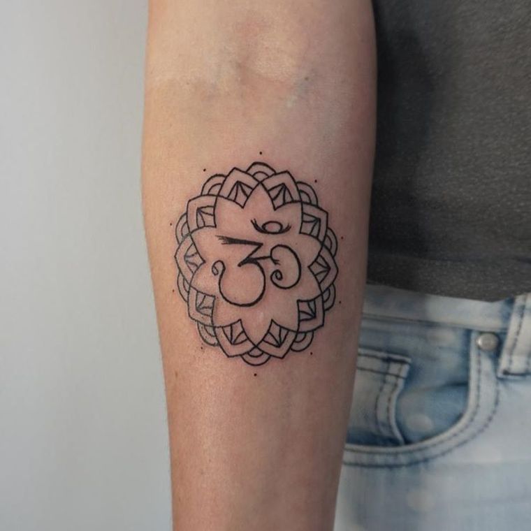 diszkrét mandala tetoválás