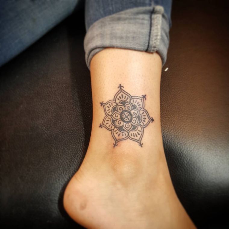 tatuaggi per donne con mandala