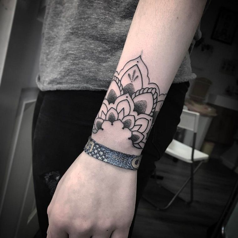 mandalų tatuiruotės vyrams