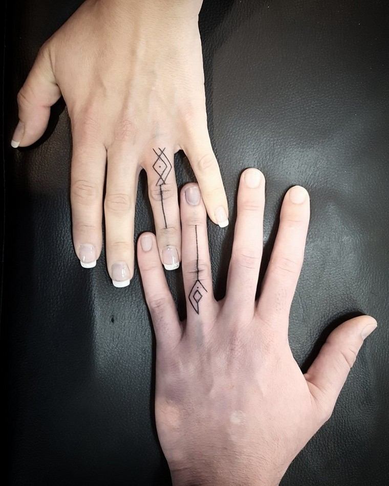 foto-idea-matrimonio-dita-tatuaggio