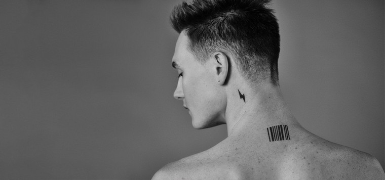 Ideja privremene tetovaže privremena tetovaža muškarac za vrat