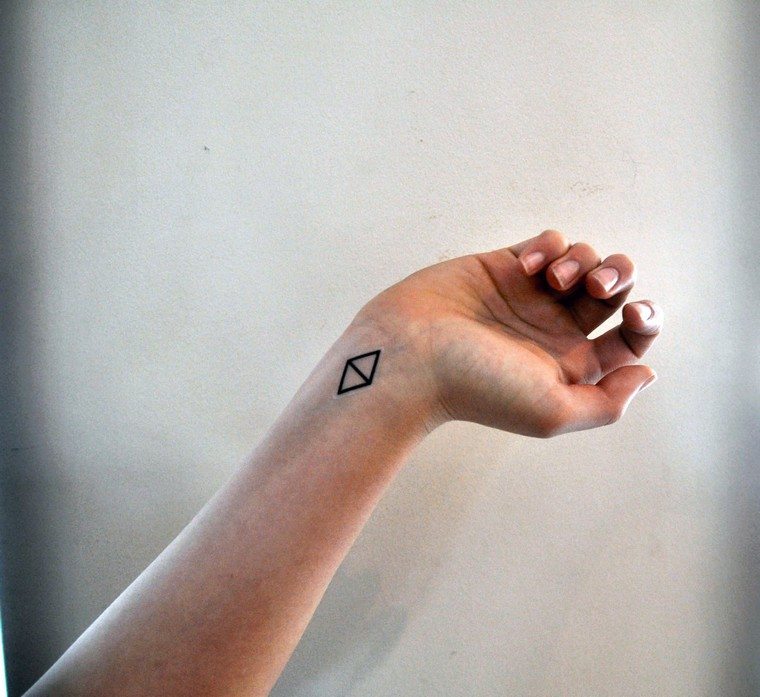 tetovaža-trokut-privremena-tetovaža