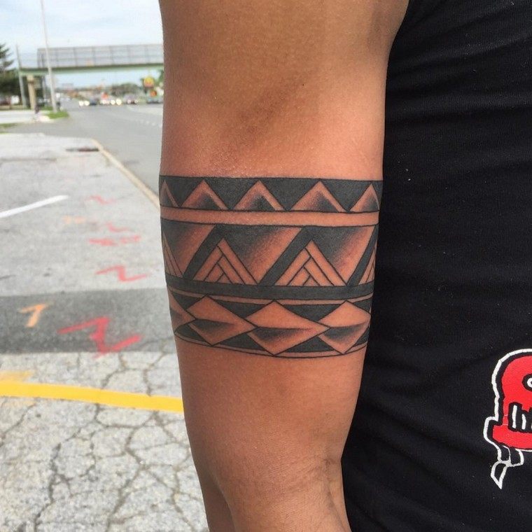 tetovaža plemenske ruke