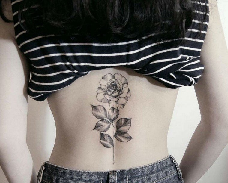 tatuiruotė-atgal-rožė-gėlė-tatuiruotė