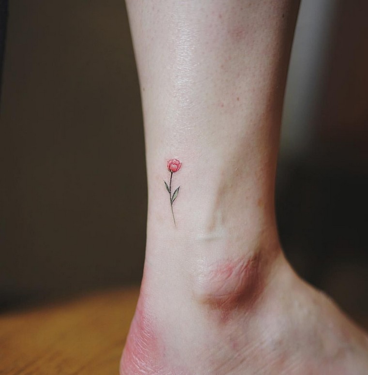 maža-tatuiruotė-idėja-rožė-tatuiruotė