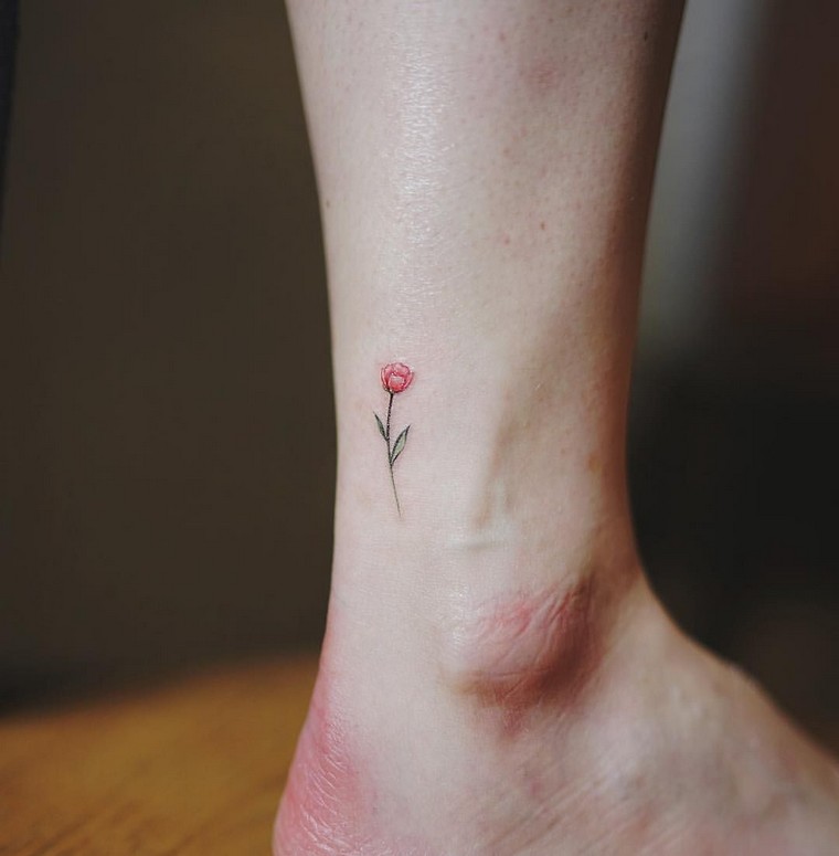 piccolo-tatuaggio-idea-tatuaggio-rosa