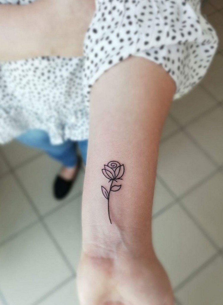 mažos tatuiruotės-rožės idėja