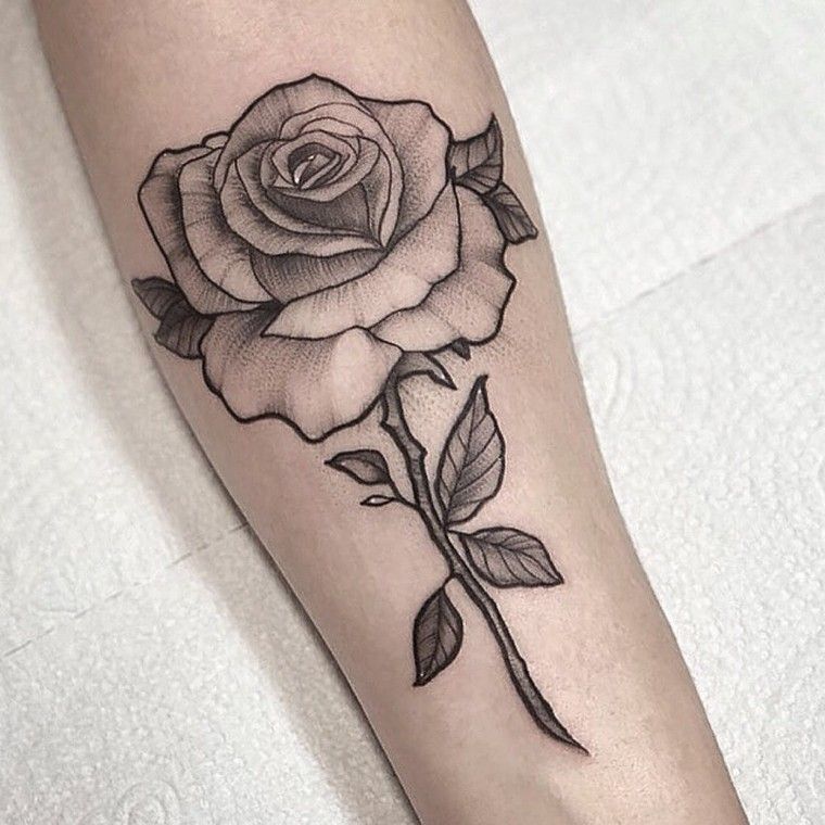 didelė-tatuiruotė-rožė-gėlė-tatuiruotė
