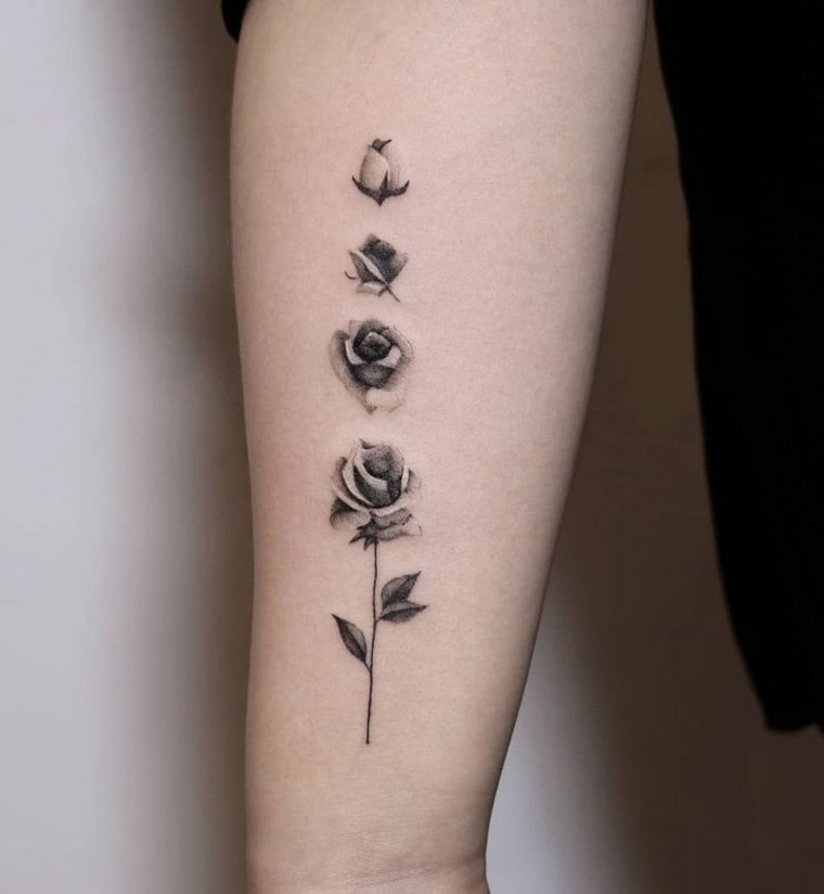 braccio-tatuaggio-rosa