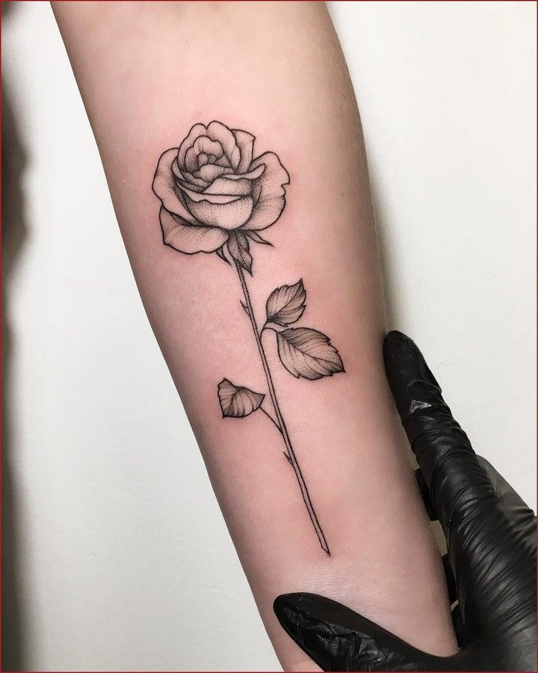 rózsás tetoválás nőknek