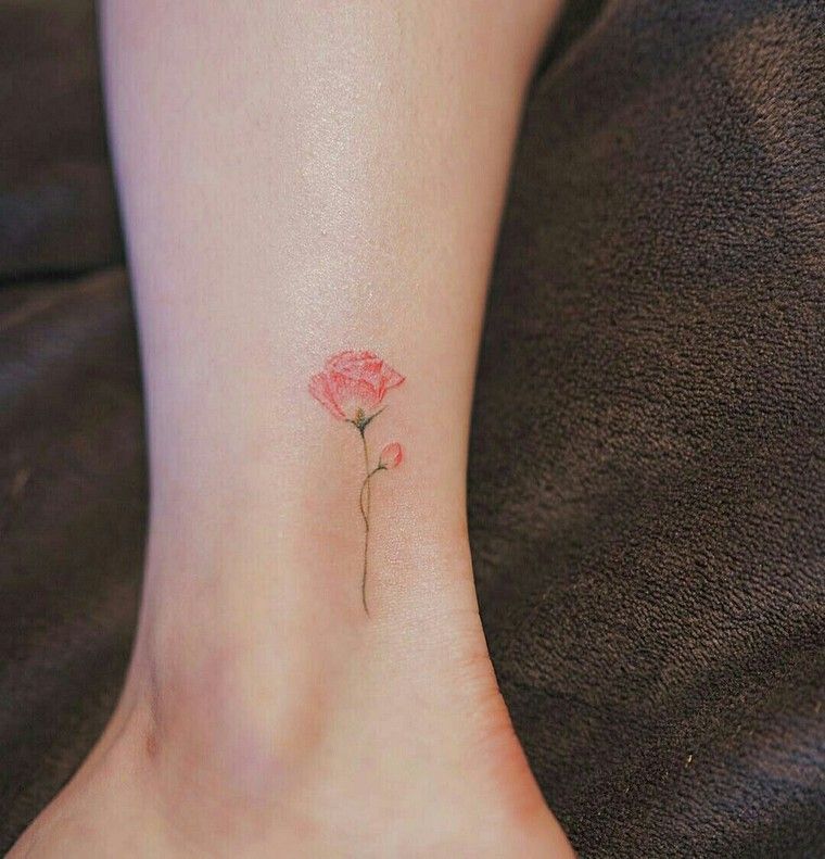 Idee per tatuaggi di piccole rose per le donne