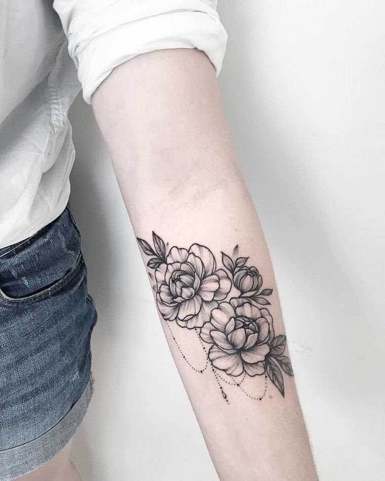 Idea originale del tatuaggio dell'avambraccio femminile