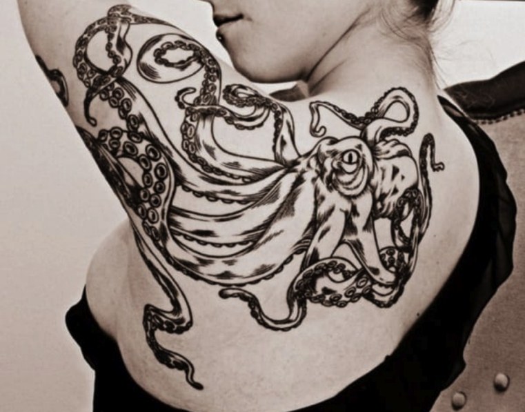 hobotnica-ljubav-rame-tetovaža