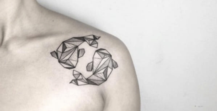 geometrinės figūros-pečių tatuiruotė