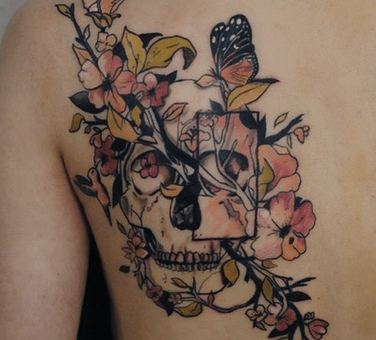 koponya-virág-váll-tetoválás