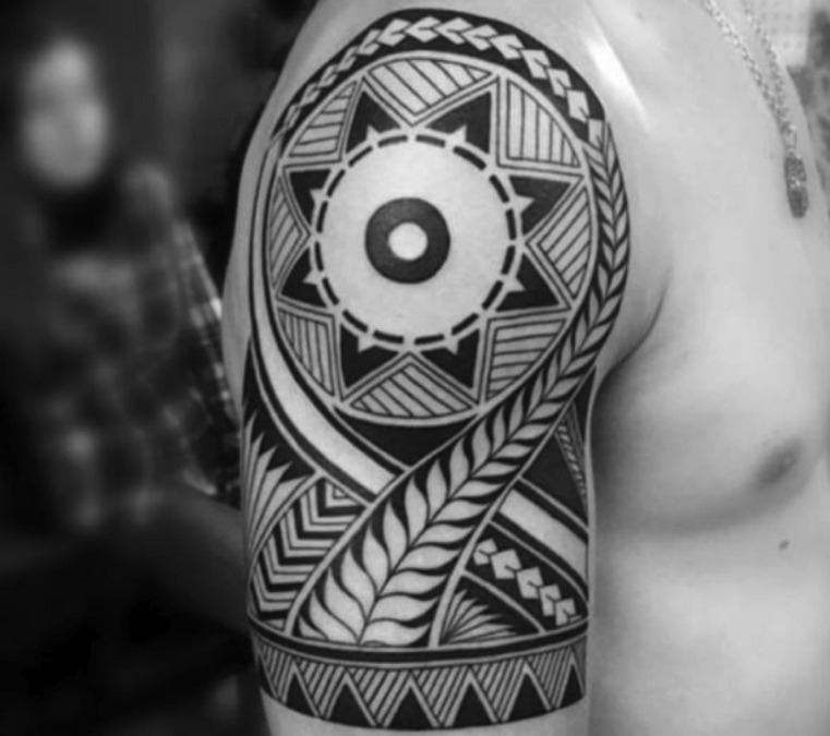 tetovaža-ramena-plemenski dizajn