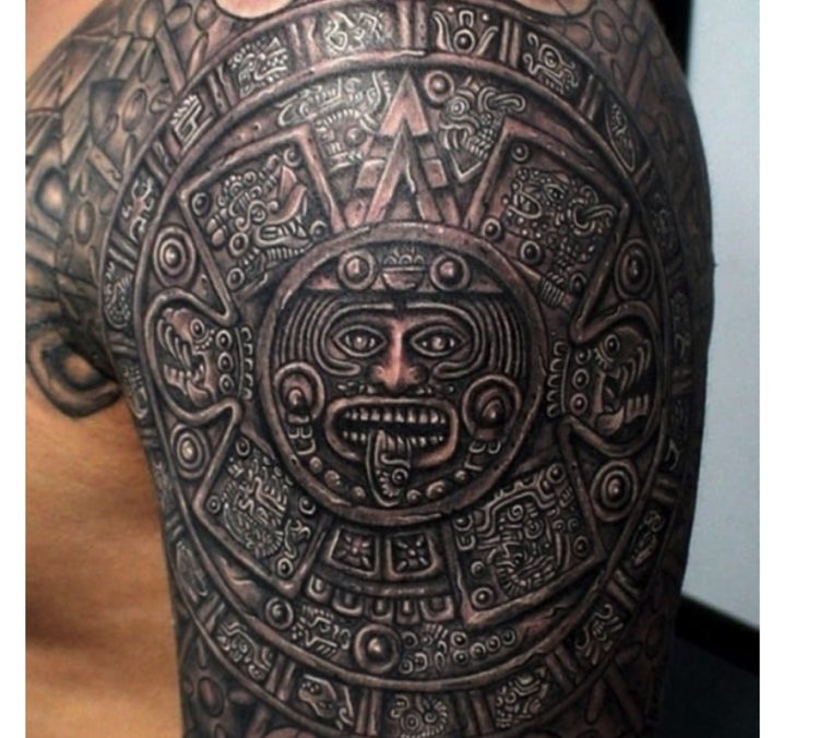 elképesztő-részlet-váll-tetoválás