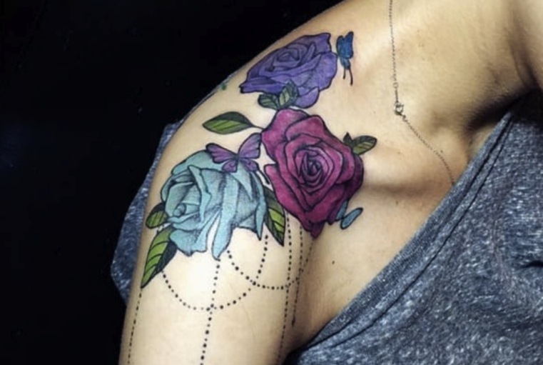 ékszer-virág-váll-tetoválás
