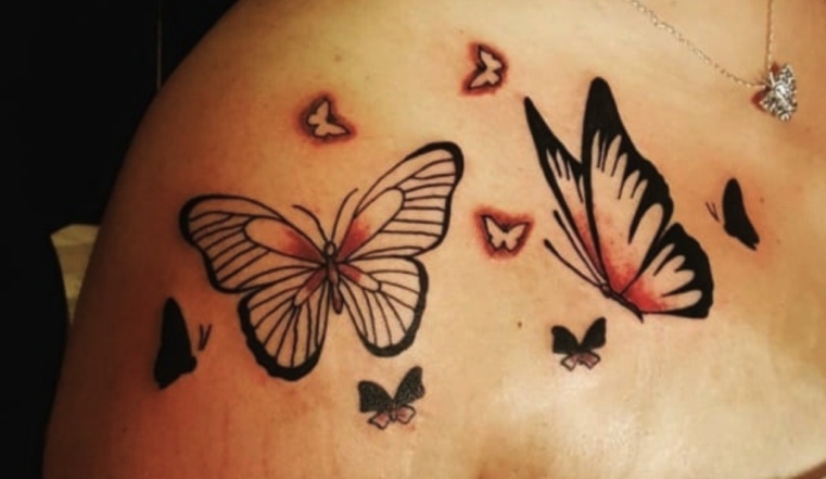 pillangó-szerelem-váll-tetoválás