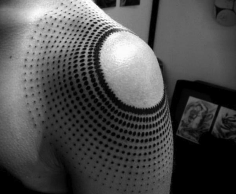 tatuaggio-circolare-spalla
