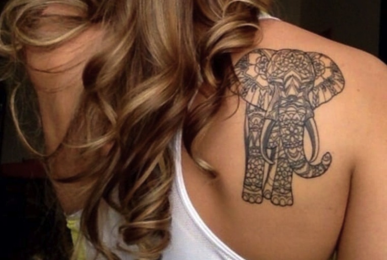 törzsi-elefánt-váll-tetoválás