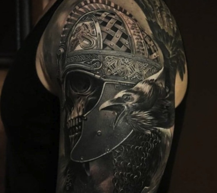 upečatljiva tetovaža ramena viteza