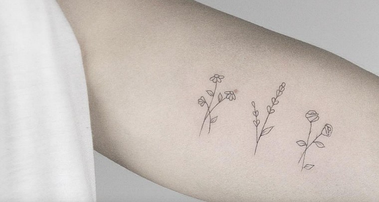 Madinga tatuiruotė gėlių tatuiruotė rankos dilbis