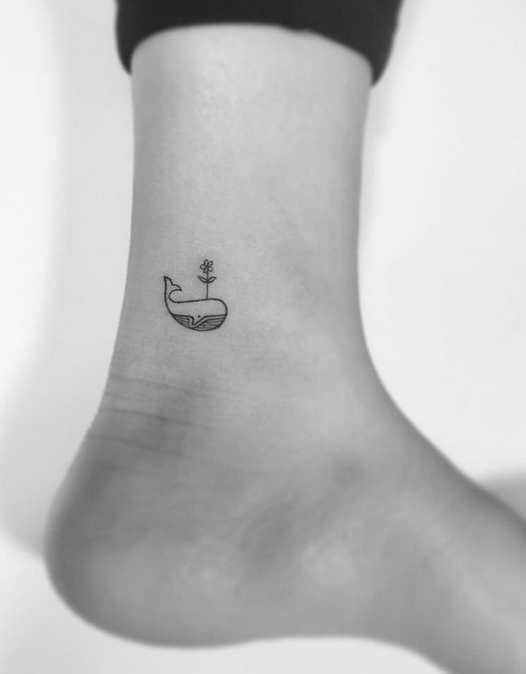 Madinga tatuiruotė banginio tatuiruotė gėlių idėja tatuiruotė kulkšnis