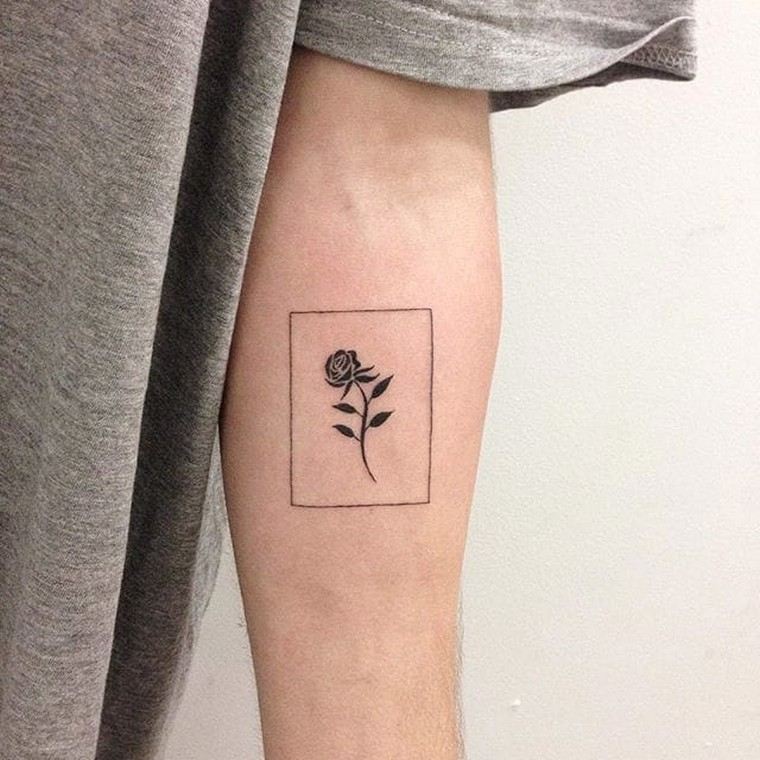 madinga kvadratinė rožių tatuiruotė