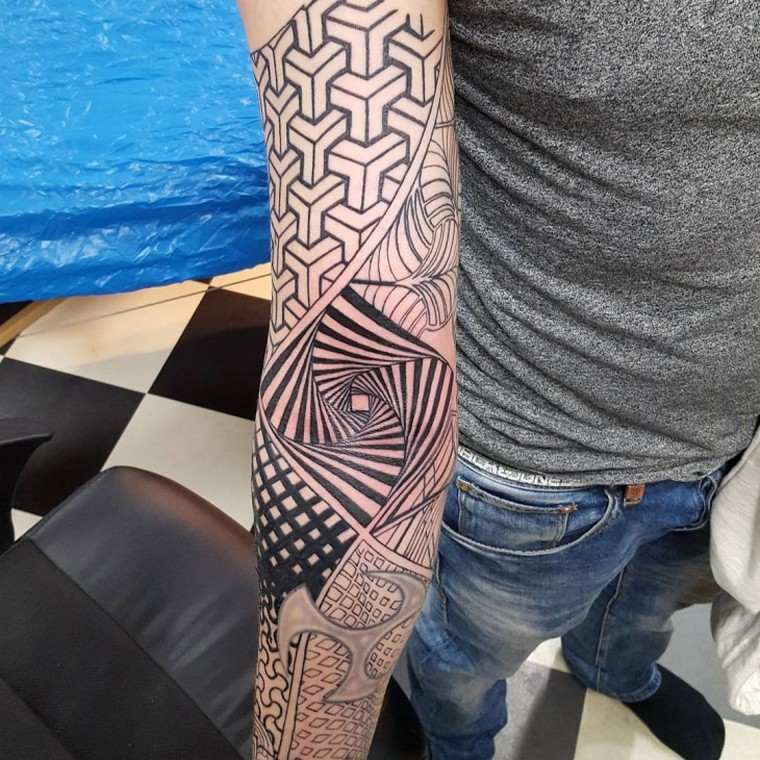 Madingos tatuiruotės vyrams Rankų tatuiruotės vyrams Genčių tatuiruotės