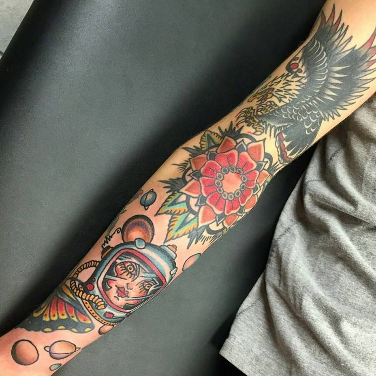 rankos tatuiruotė-idėjos-spalvos-tatuiruotė