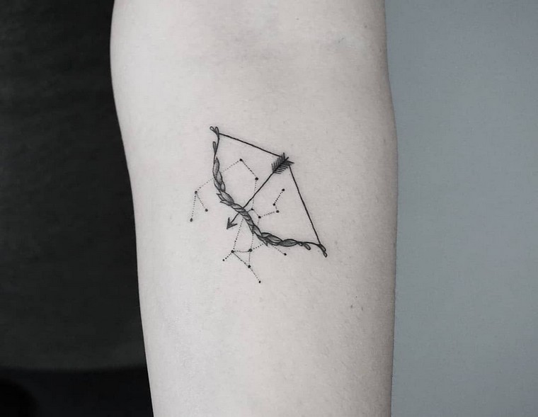 Modello di tendenza del braccio del tatuaggio dell'idea del tatuaggio della freccia