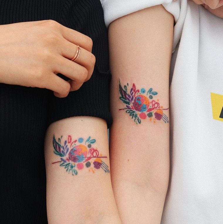 tendenza tatuaggio 2019 tatuaggio coppia colori