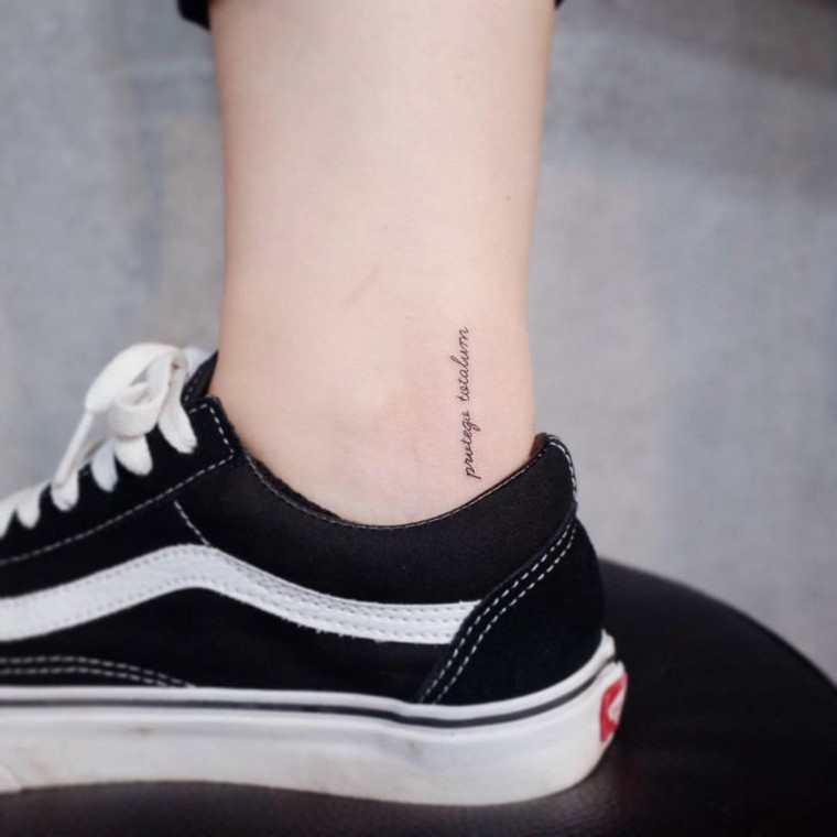 tatuaggio alla moda 2019 tatuaggio alla caviglia