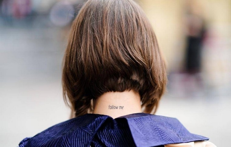 tendenze del tatuaggio 2019 tatuaggio sul collo