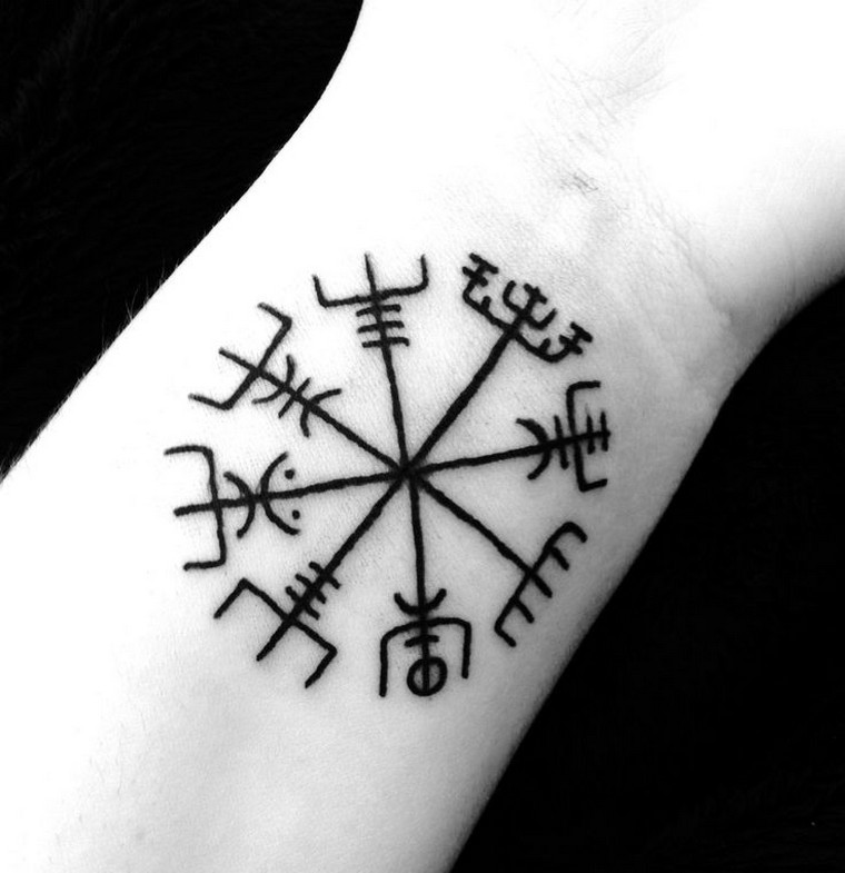 バイキング-タトゥー-本物-vegvisir