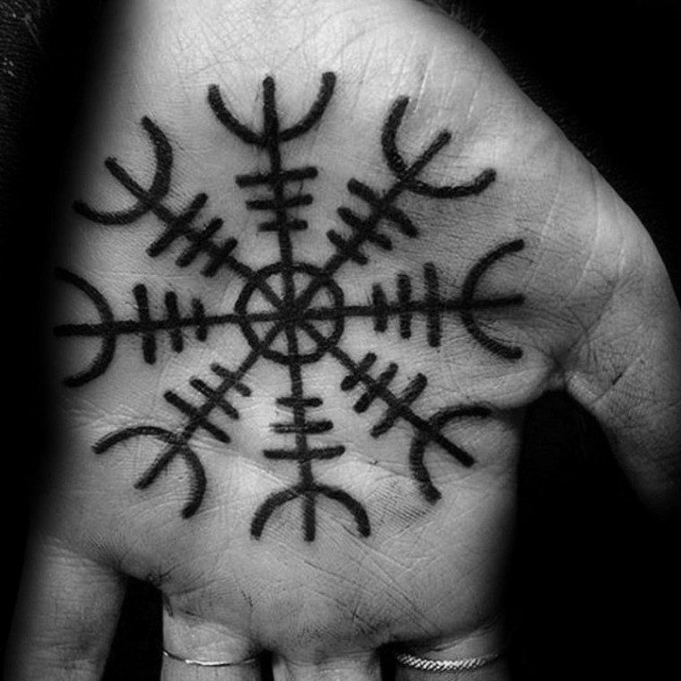 hiteles-kézi-fotó-viking-tetoválás