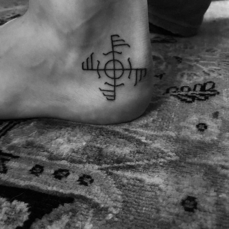 tetoválás-diszkrét-viking-fotó-ötlet