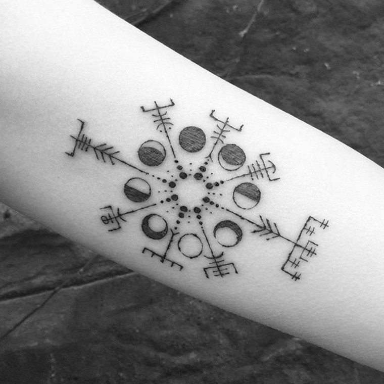 ötlet-tetoválás-rúna-viking-szimbólum-viking-tetoválás-iránytű-hold