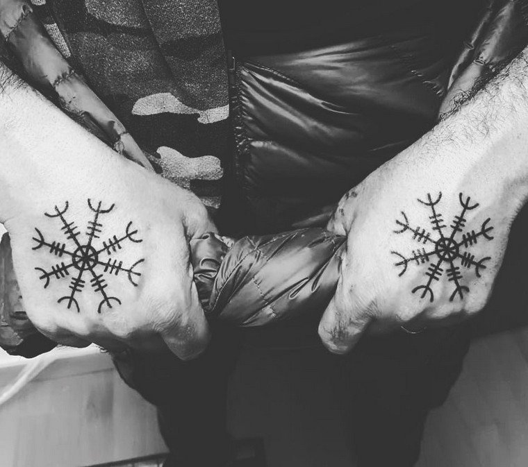 tetoválás-kéz-tetoválás-hiteles-viking