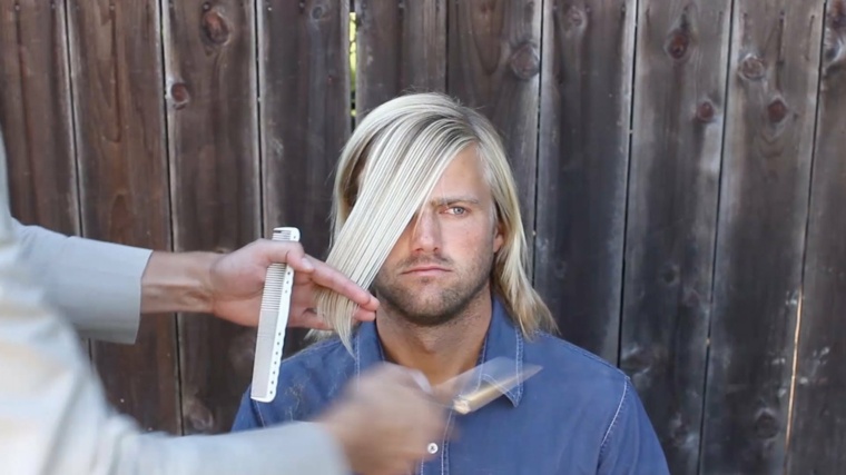 tagli di capelli uomo moderno capelli biondi primaverili accanto a ridimensionati