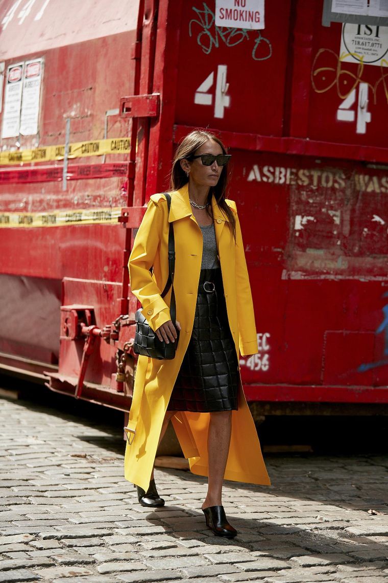 look donna alla moda giallo